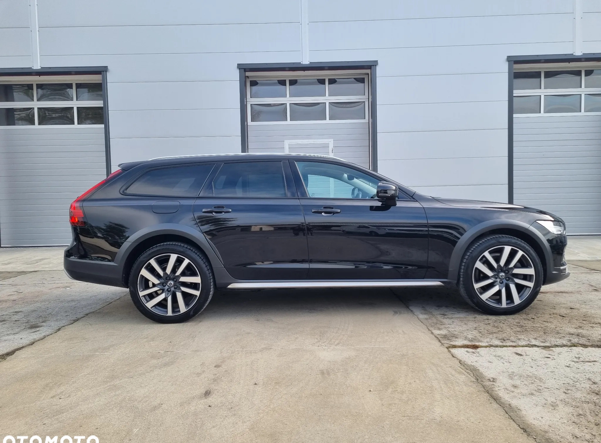 Volvo V90 Cross Country cena 188274 przebieg: 43470, rok produkcji 2020 z Warszawa małe 326